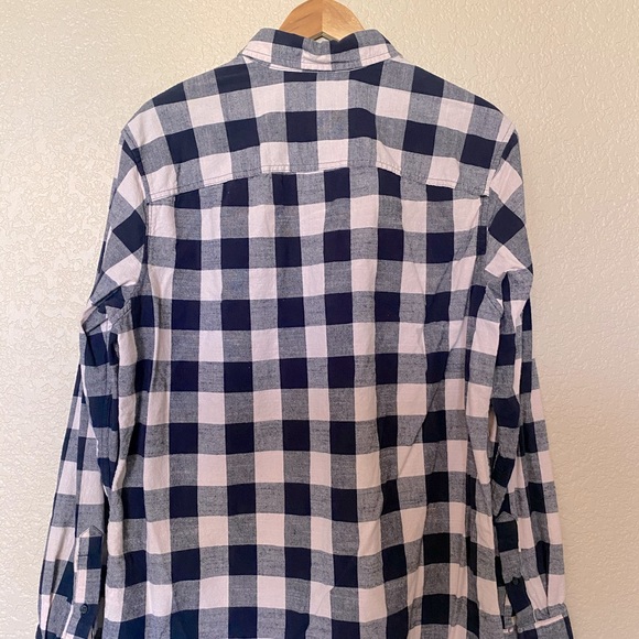 Men’s pink and navy long sleeve button down - Picture 3 of 4